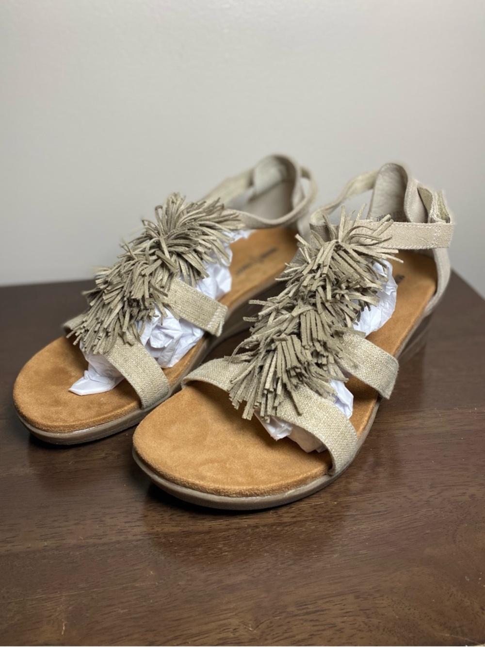 Minnetonka Suede & Jute Fringe Wedge Sandals 10M EUC Desi Fringe Beige Tan